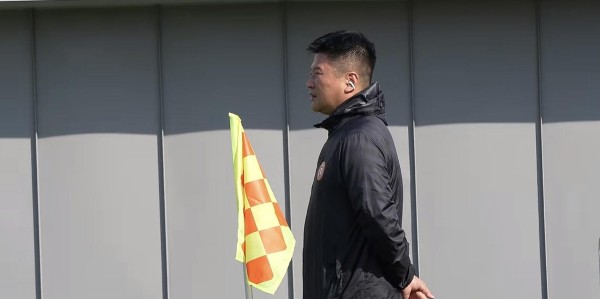 开云体育-阿尔瓦罗带着彭啸踢铁人四叉戟冲击 李金羽不会飘 泰山队拒绝爆冷