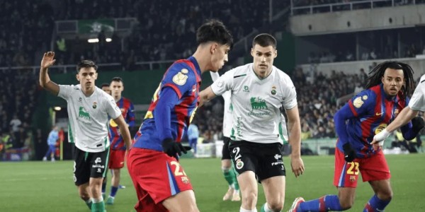 开云-世体：贝尔纳尔专注于留在巴萨，除非俱乐部明确要求离队