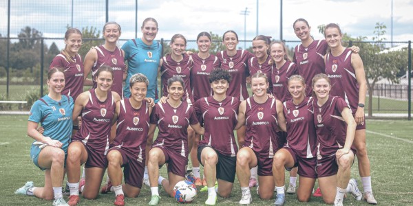 开云-拒绝回国！伊朗女足2名逃离队员露面：露大腿脱头巾训练 笑容满面