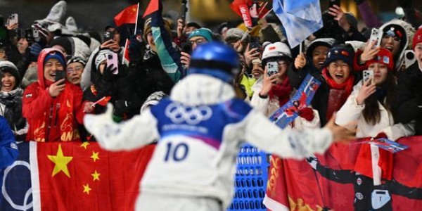 开云体育-新华社评苏翊鸣首金：它是鼓舞队伍士气和点燃公众激情的起点