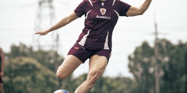 开云-拒绝回国！伊朗女足2名逃离队员露面：露大腿脱头巾训练 笑容满面